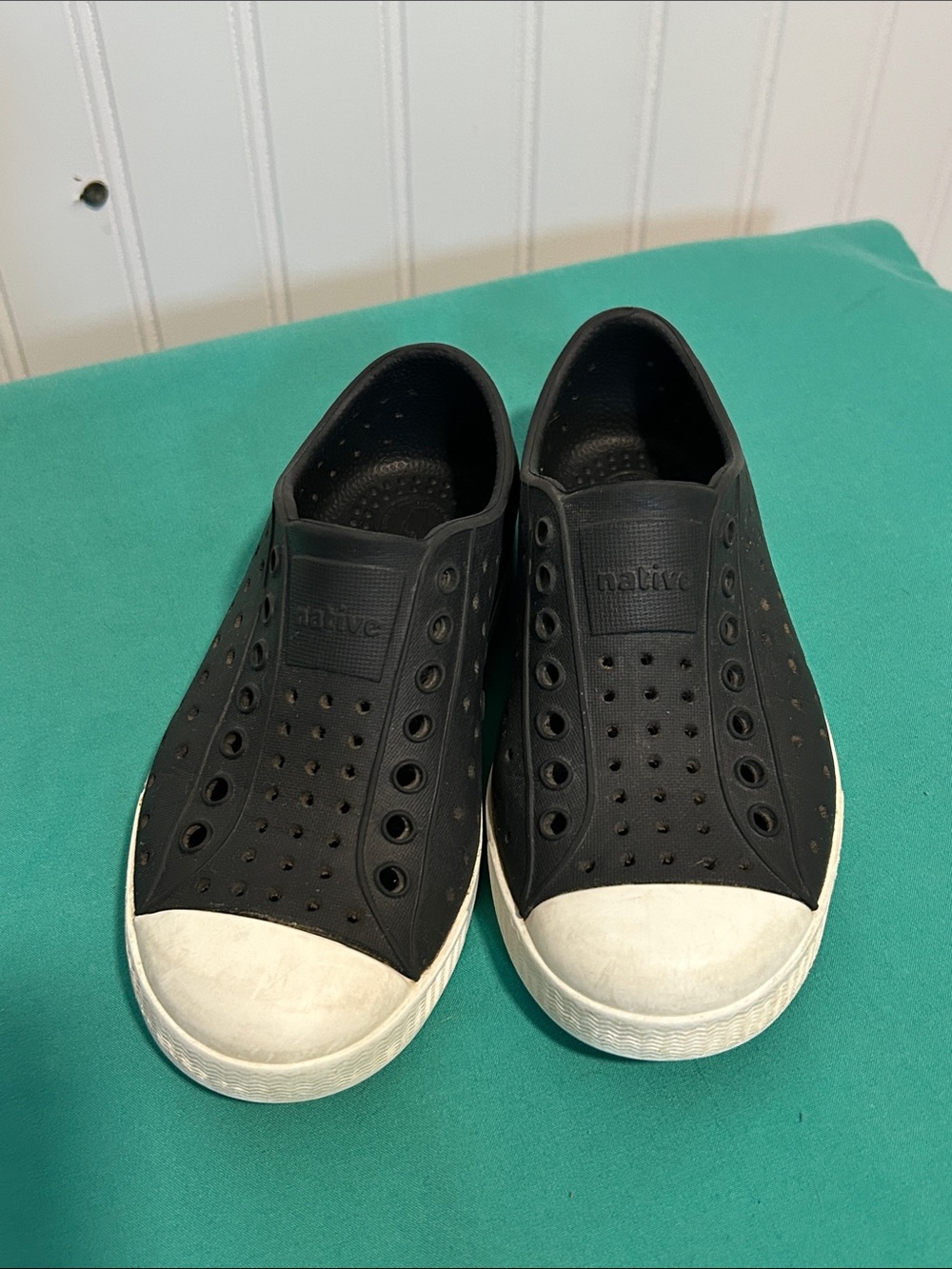 Native Kids Black Slip-On w/ White Toe Caps Sz: c10